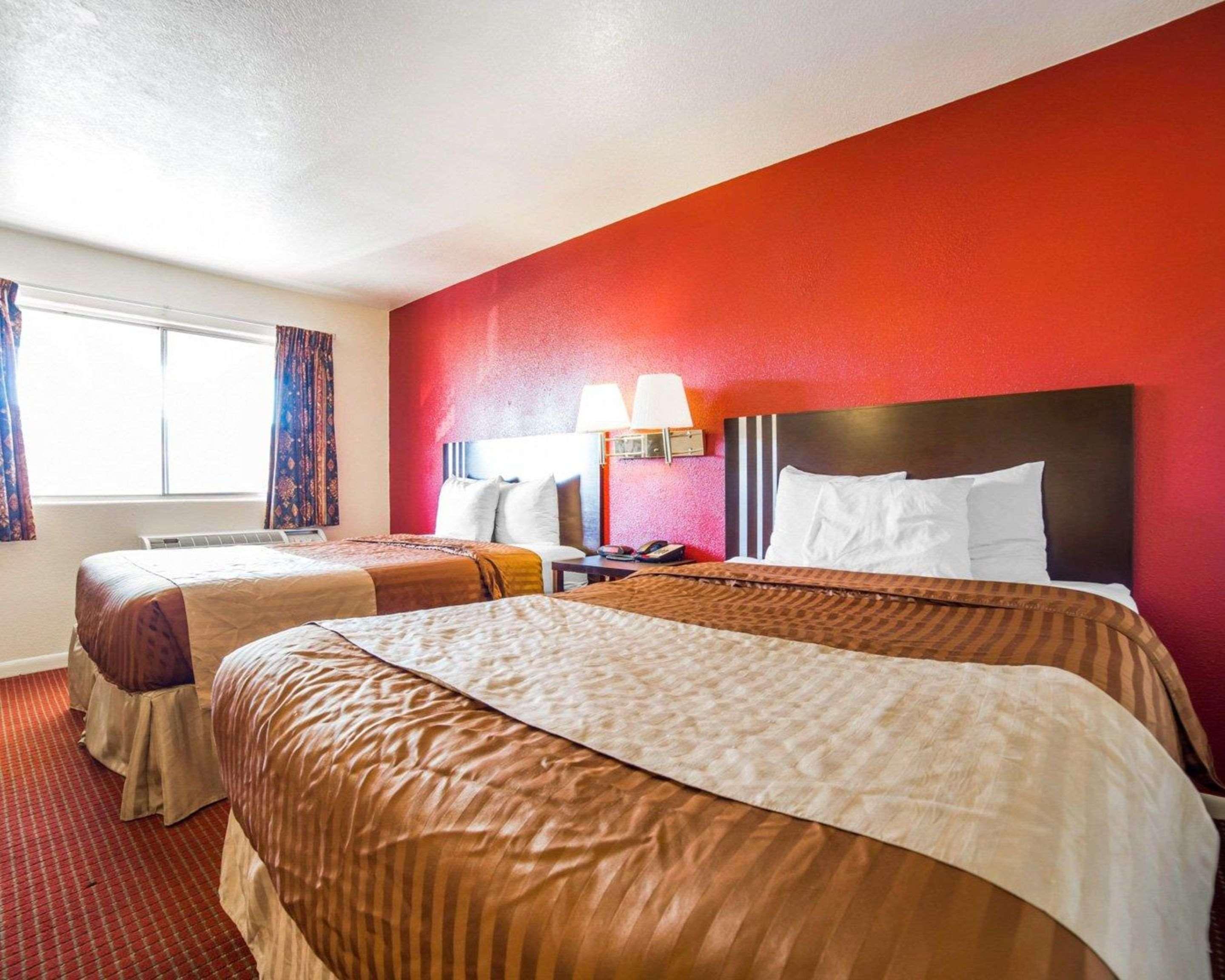 غرفة رباعية بسريرين كوين، Rodeway Inn At Lake Powell 2/5