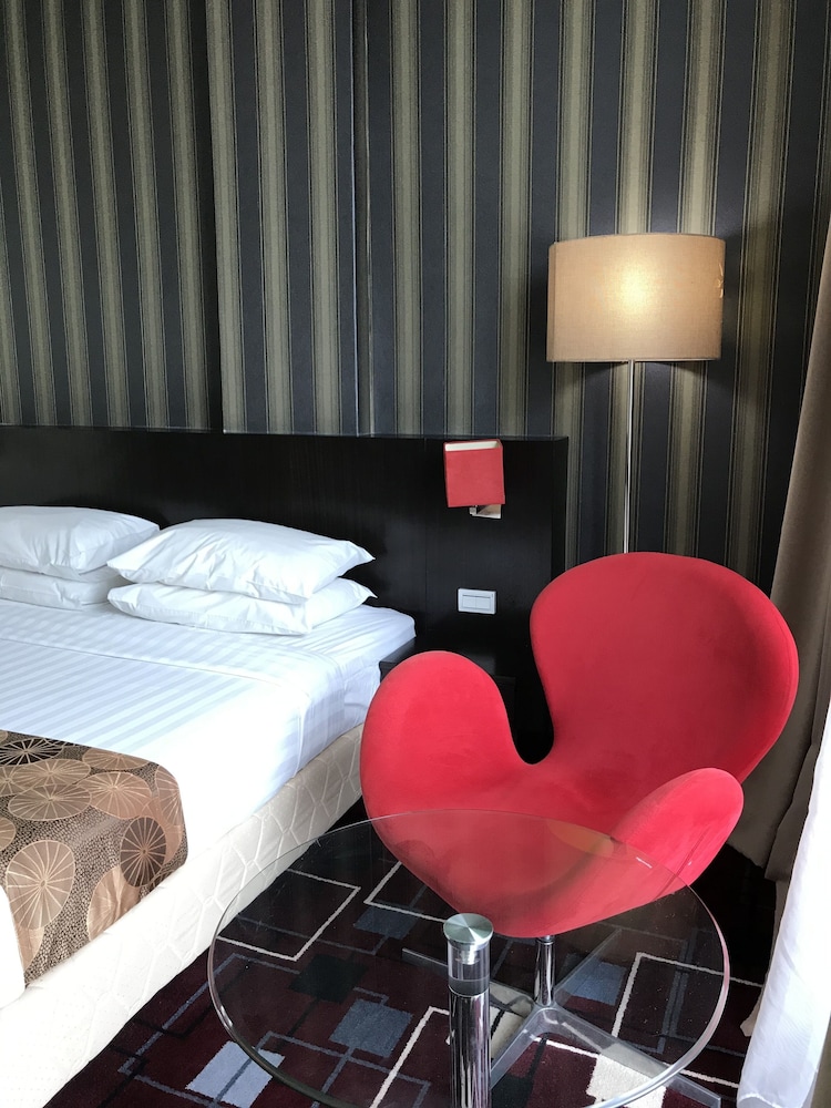 Ssl Traders Hotel 13/24