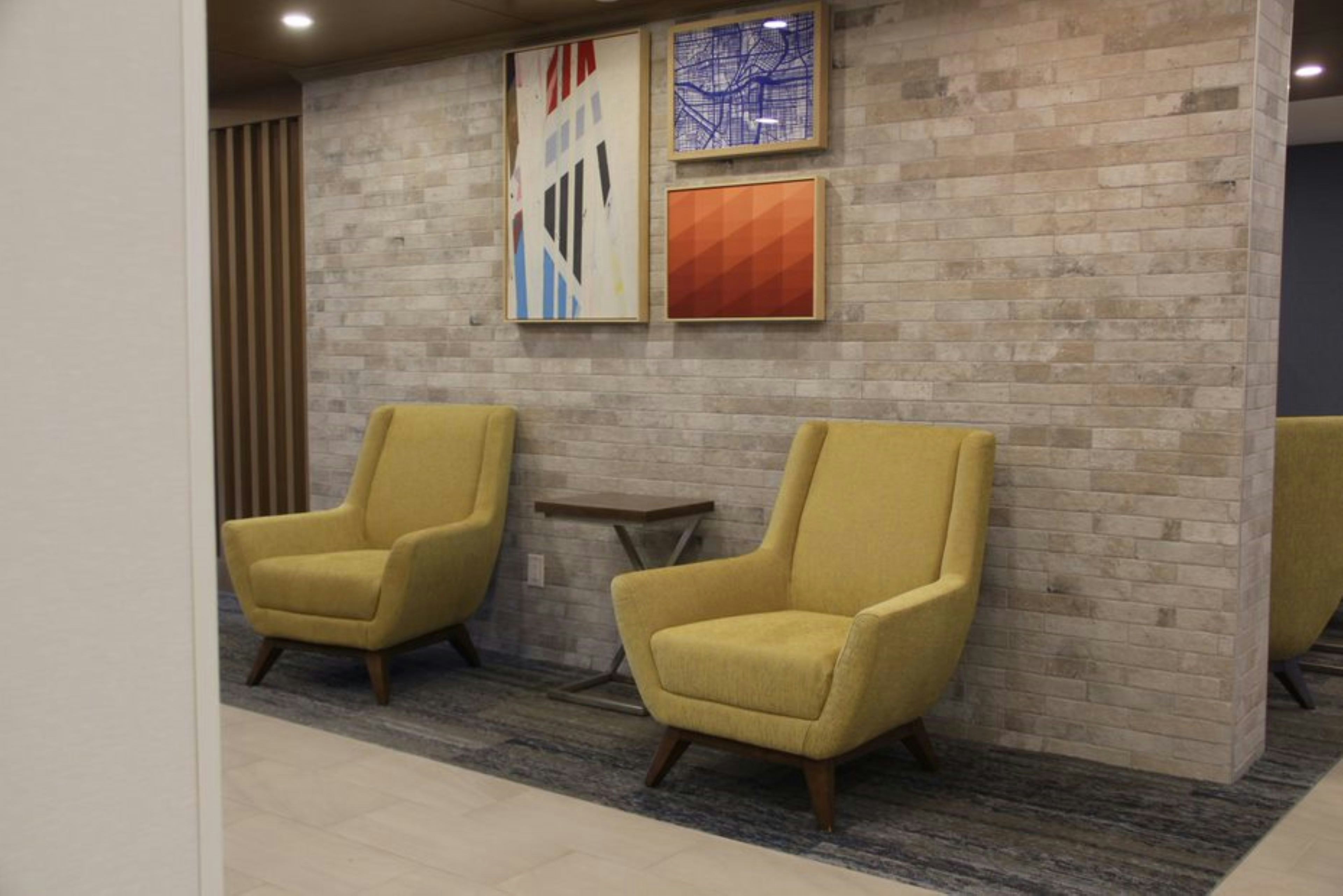 Holiday Inn Express Suites 41/66