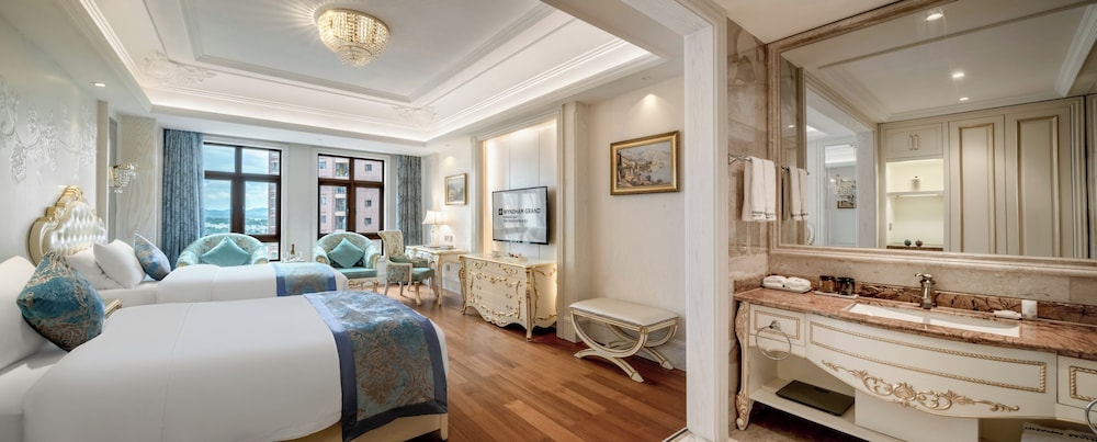 غرفة بزنس بسريرين مزدوجين، Wyndham Grand Kunming East 2/3