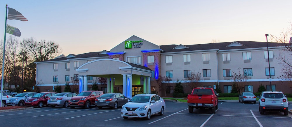 Holiday Inn Express Hotel And Suites Kinston 64/72