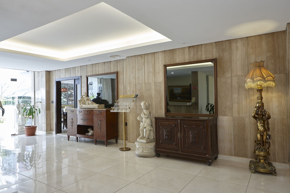 Zoukotel Hotel 9/50