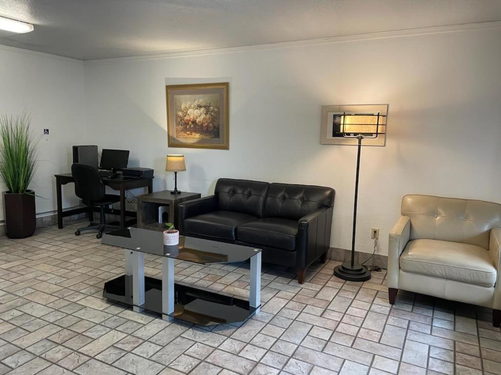 Premier Inns Thousand Oaks 24/32