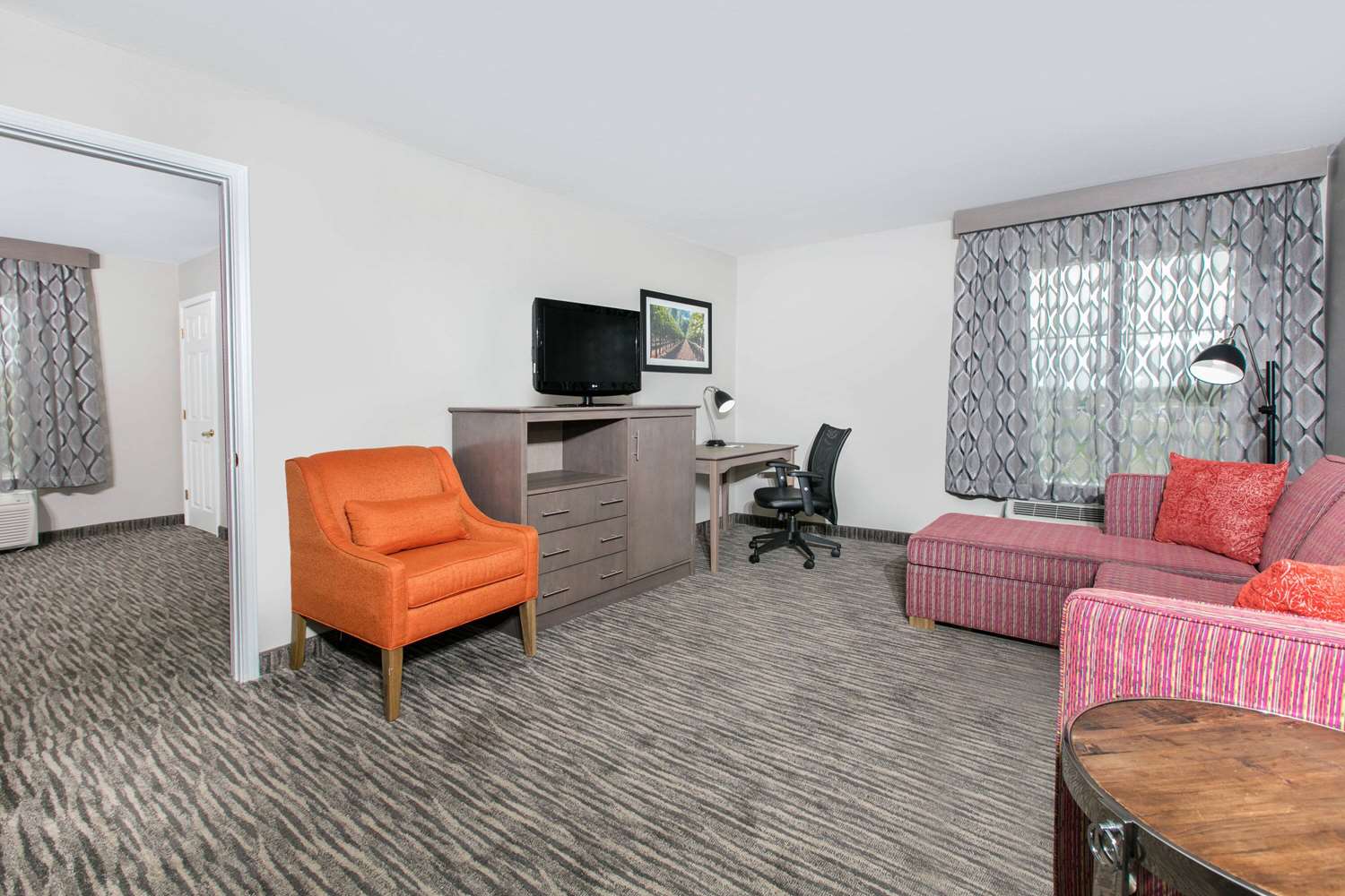 La Quinta Inn & Suites by Wyndham Fredericksburg 24/48
