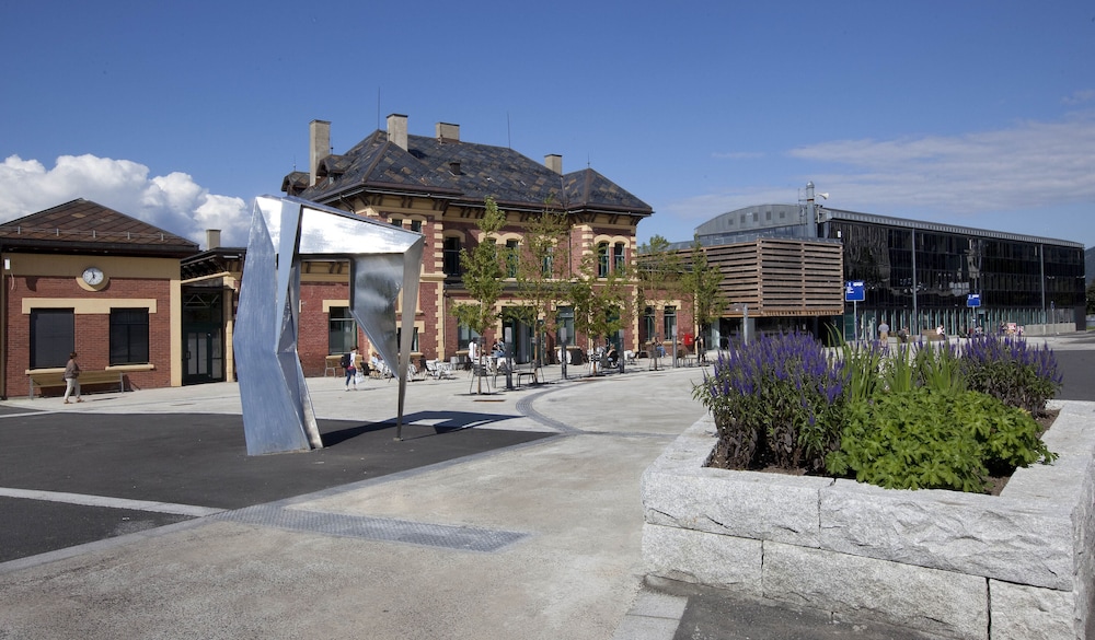 Lillehammer Station Hotel & Hostel 45/49