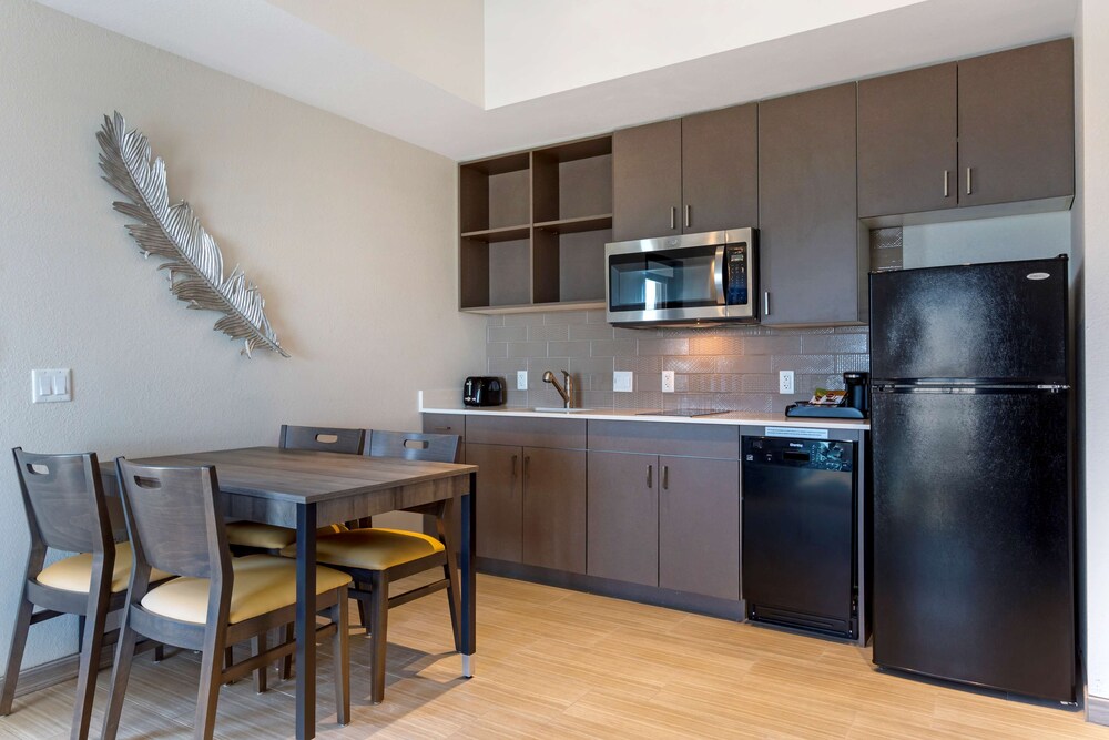 Best Western Plus Executive Residency Phoenix North Happy Valley 40/48