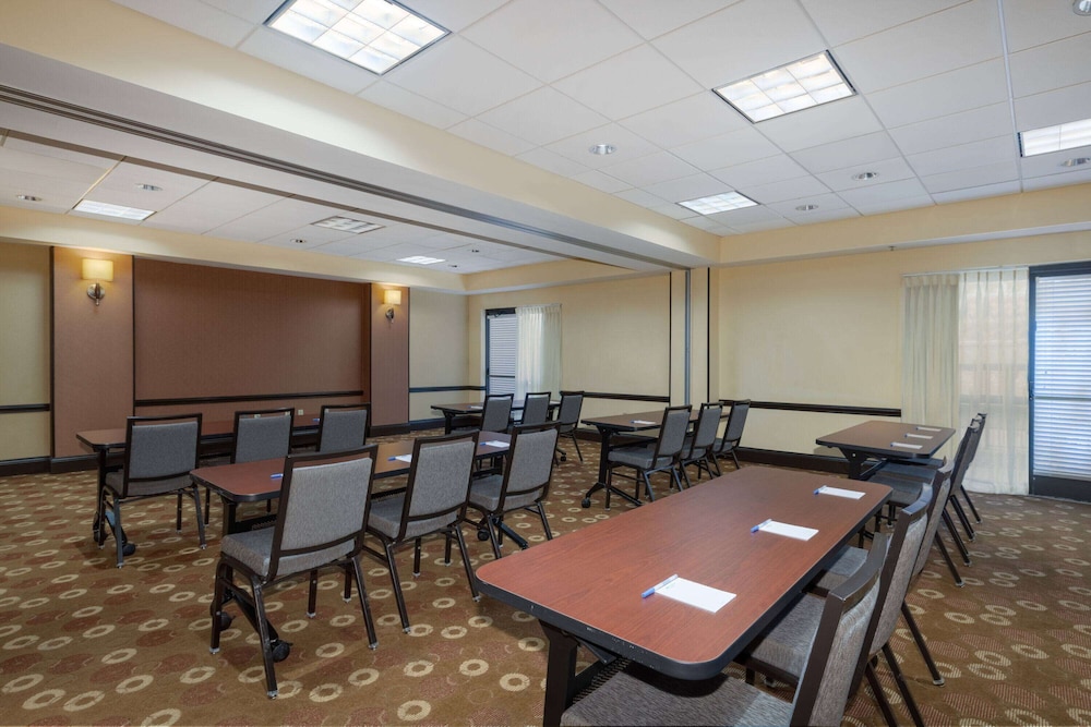 Wyndham Garden Kansas City Airport 54/62