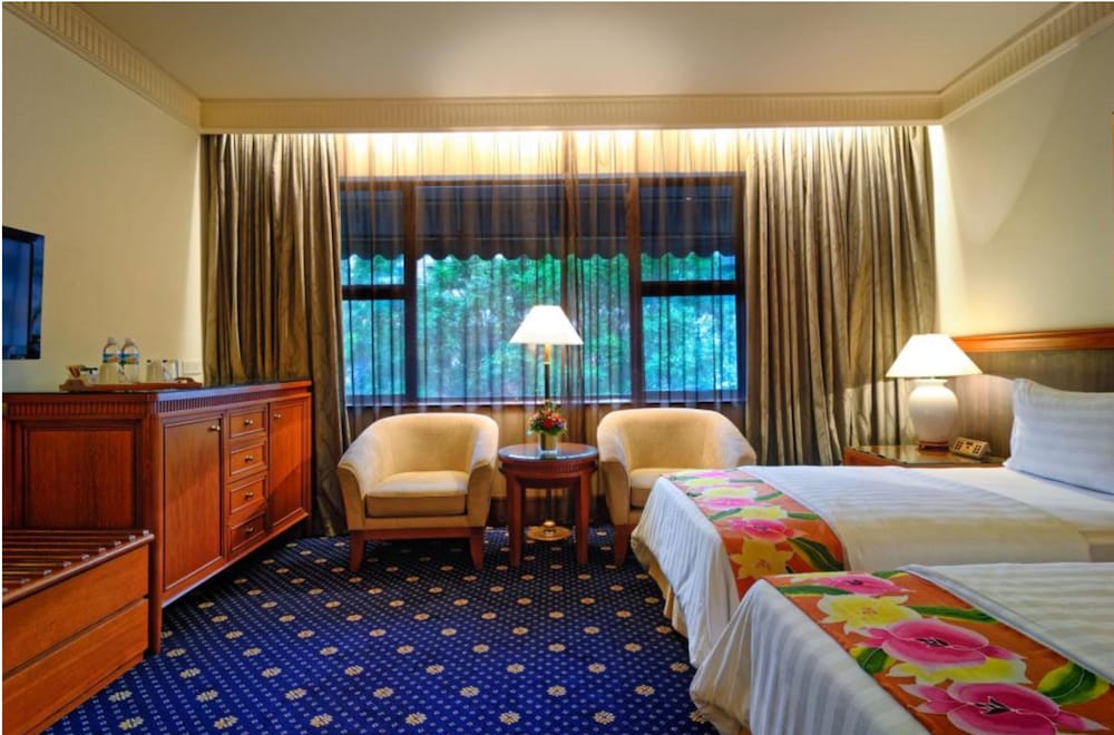 The Jesselton Hotel 18/50