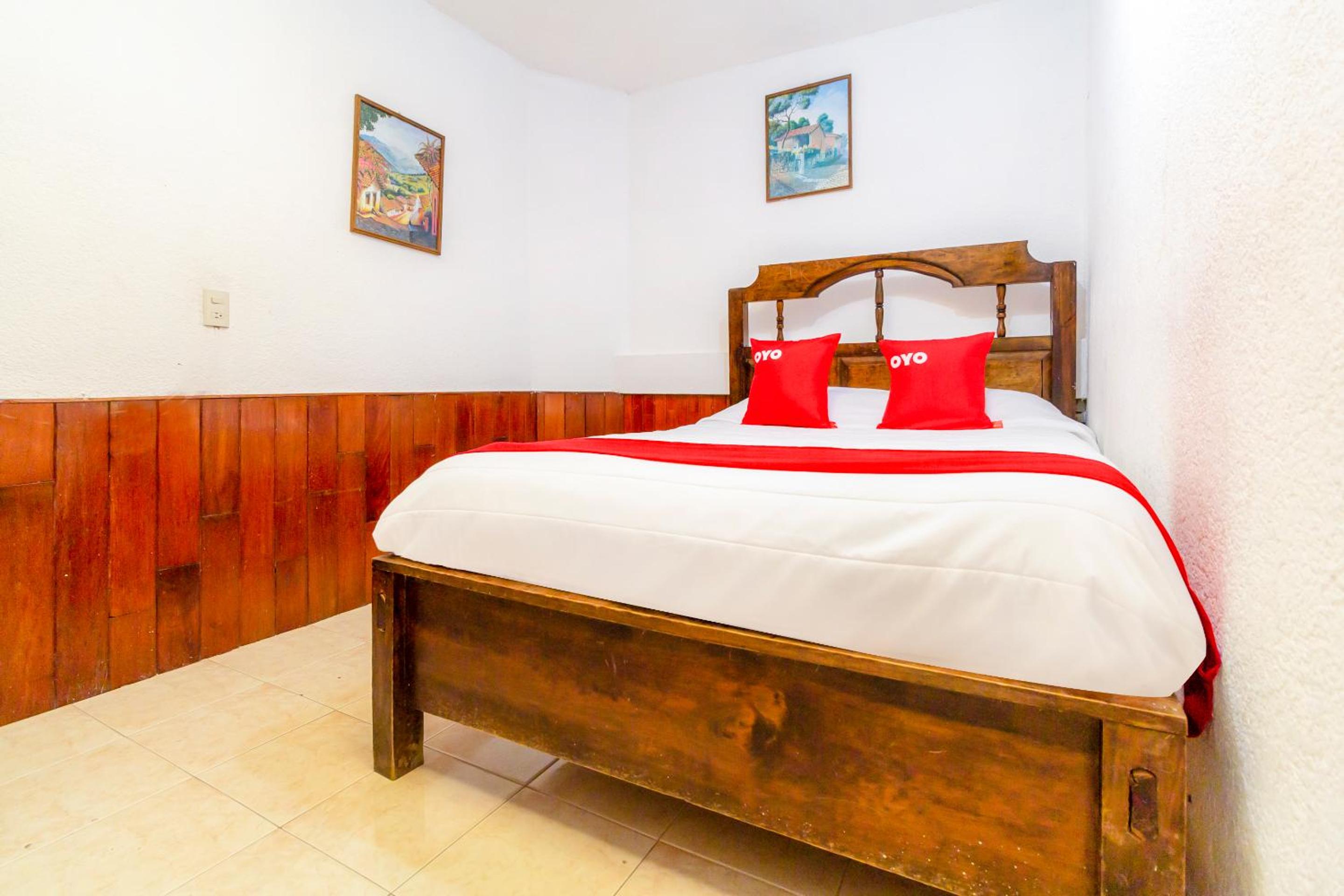غرفة سوبيريور، OYO Hotel Las Nubes,Mercado de Dulces y Artesanias Ambar 2/6