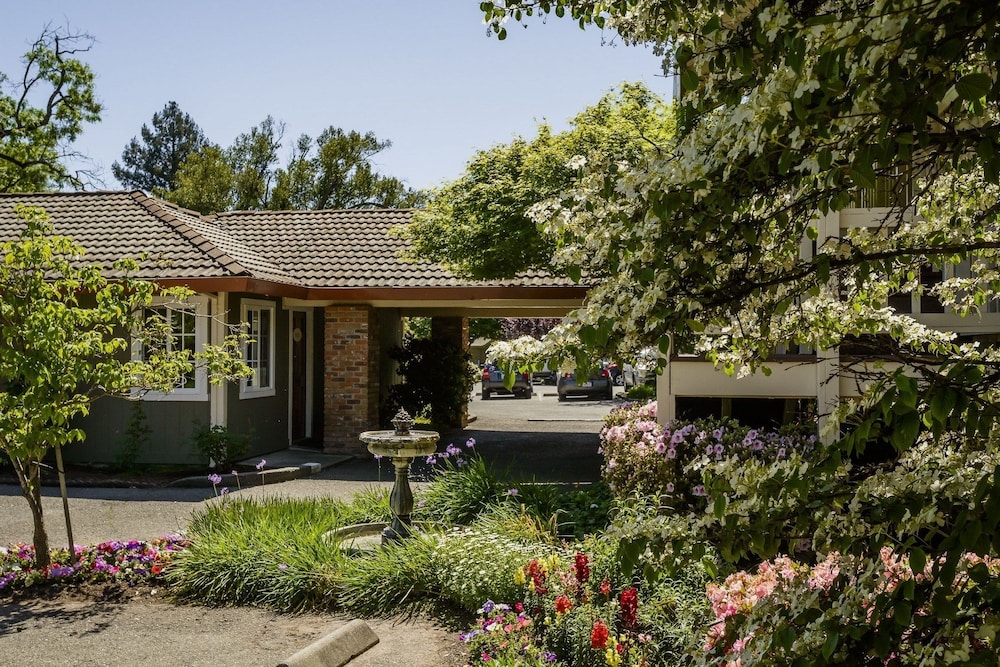 The Jack London Lodge 5/45