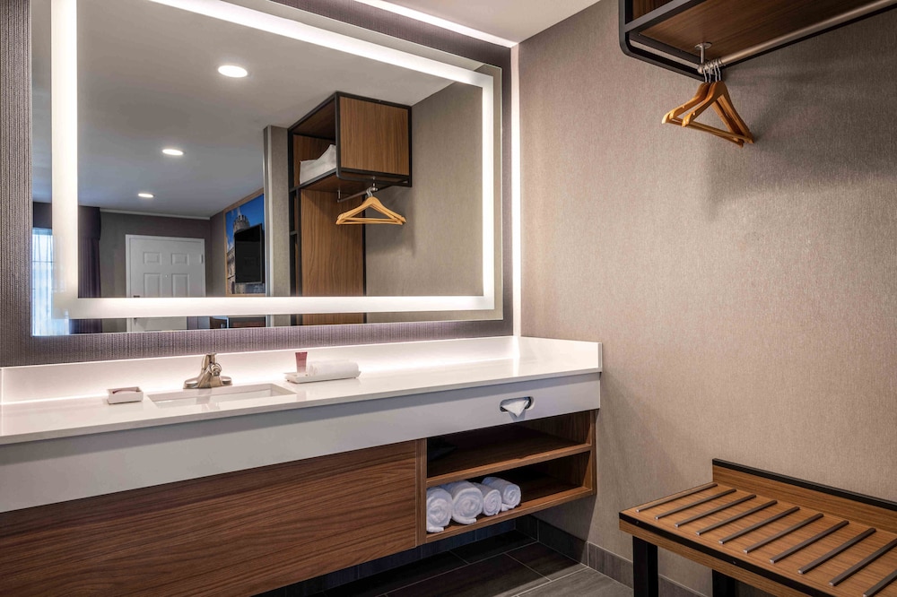 Camelot Inn And Suites 62/62