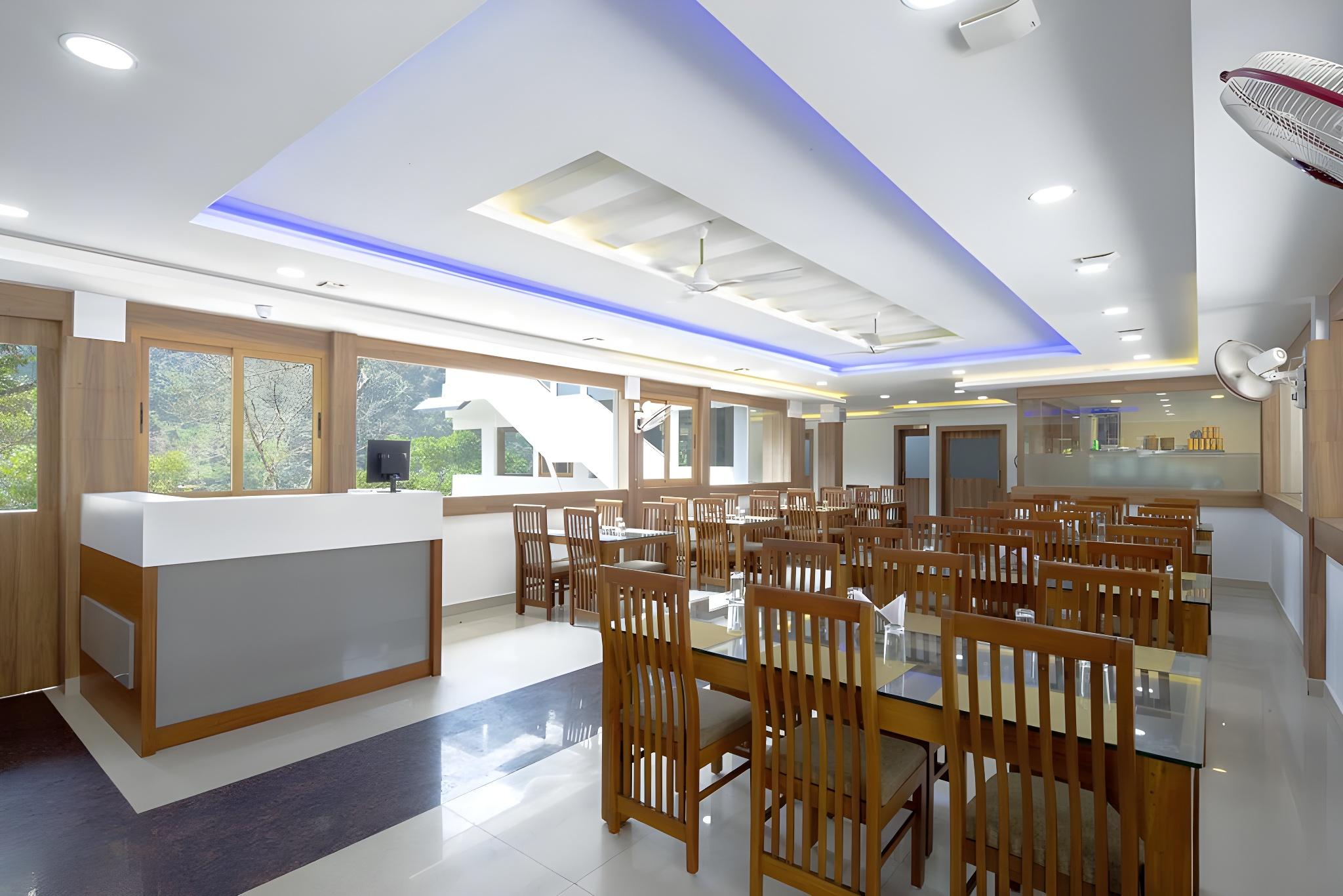 Hostess Thekkady 15/24