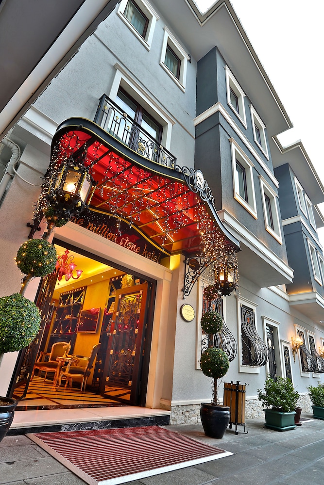 The Million Stone Hotel 4/54