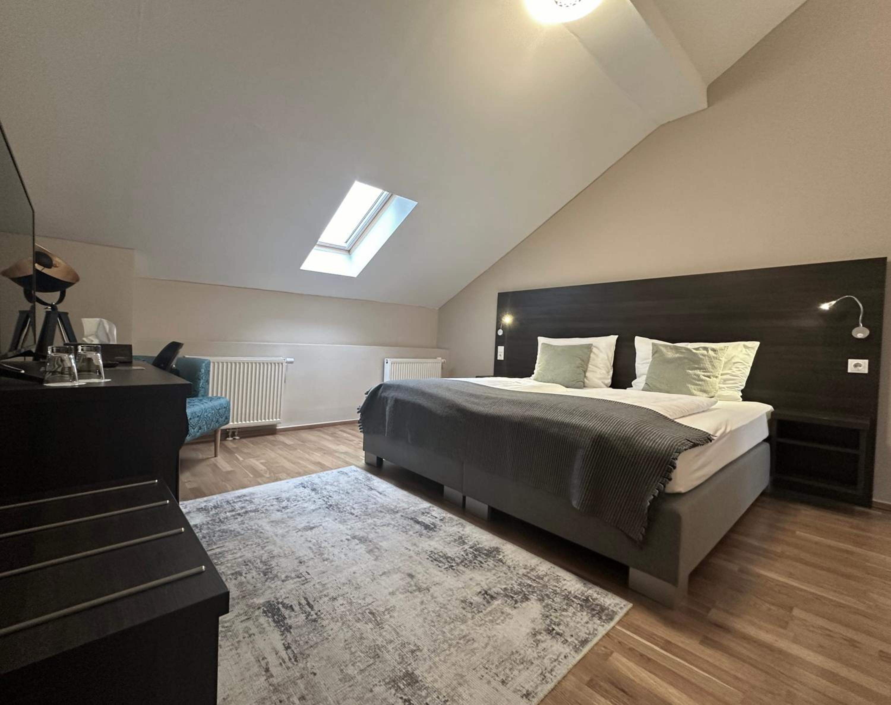 Roof, Suite