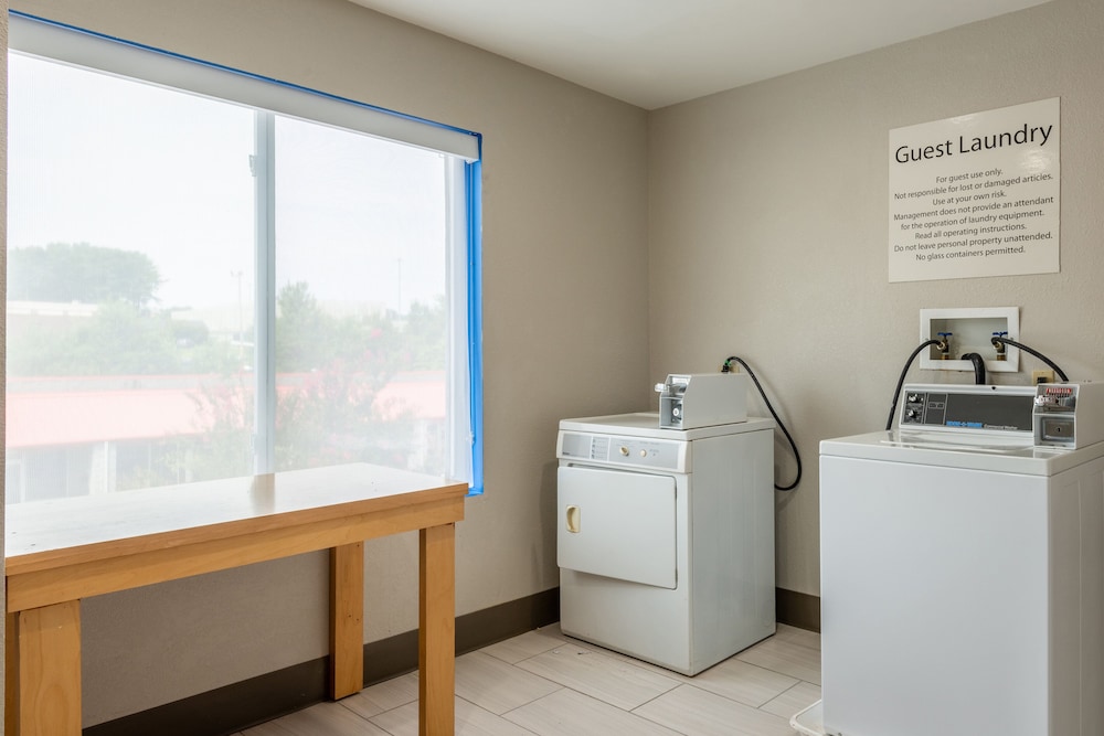 Holiday Inn Express Hotel And Suites Statesville 28/59
