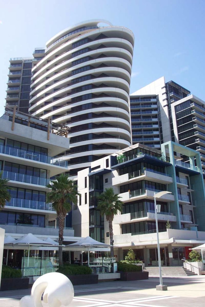Akom Docklands 3/50