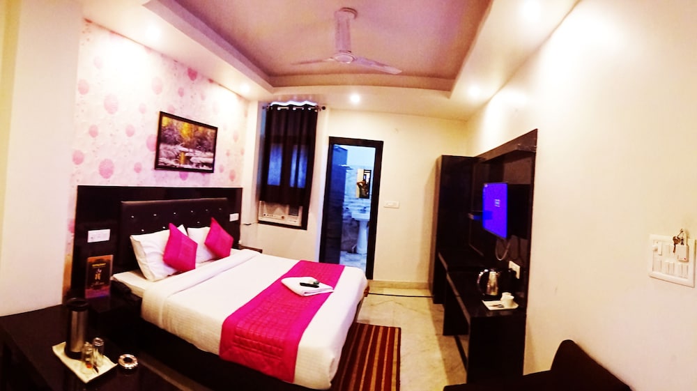 Hotel Noida International 45/50