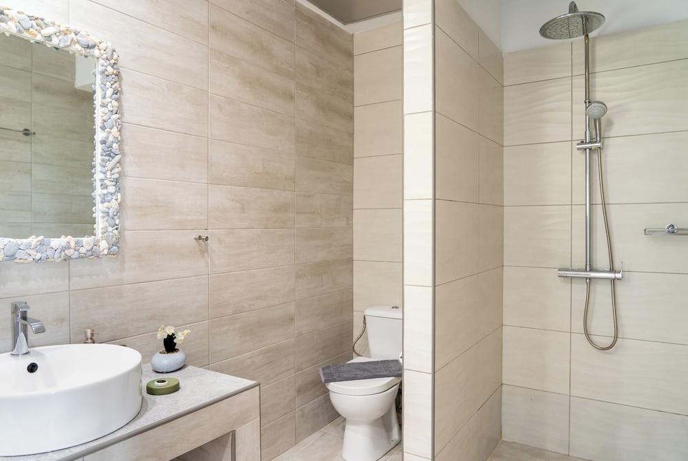 Core Luxury Suites 53/55