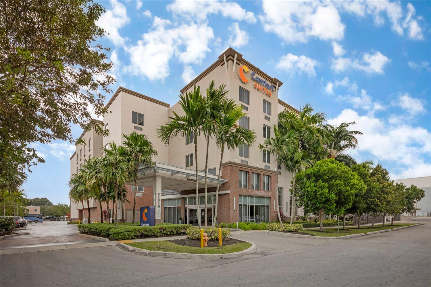 Comfort Suites Miami Airport North 18/21