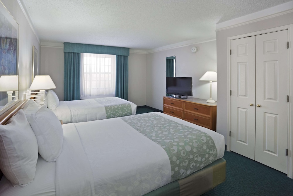 ROOM, 2 DOUBLE BEDS