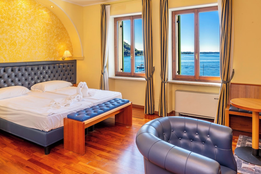 Superior, Double Bed, Lake View