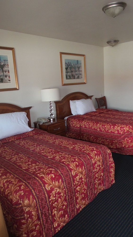 Holiday Motel Oakdale 15/66