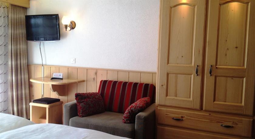 City Hotel Haupthaus And Nebenhaus 9/14