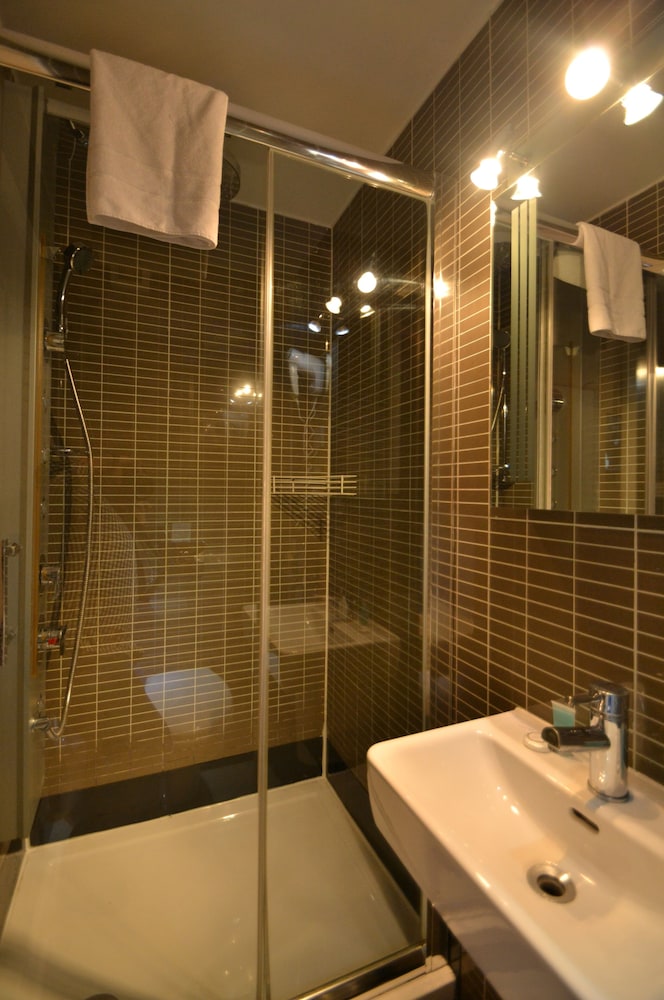 Hyde Park Suites 23/29
