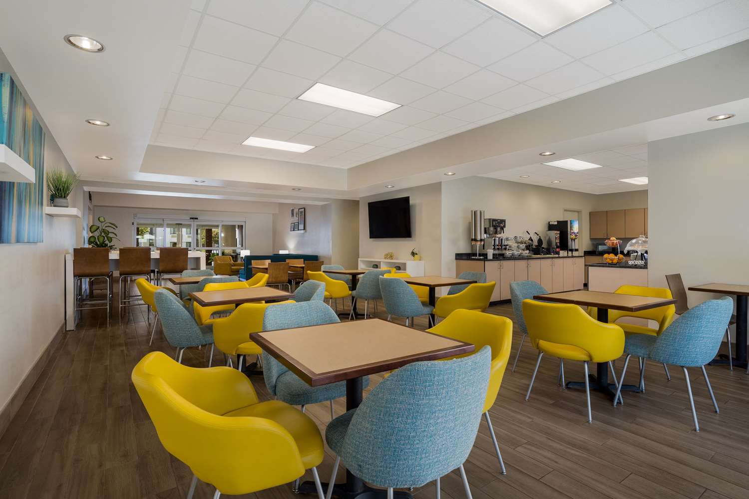 MainStay Suites Wilmington - University Area 10/16