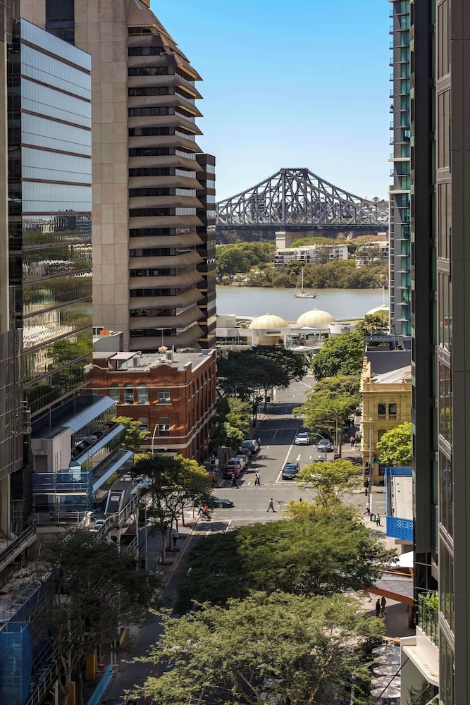 Oaks Brisbane River City Suites 65/72
