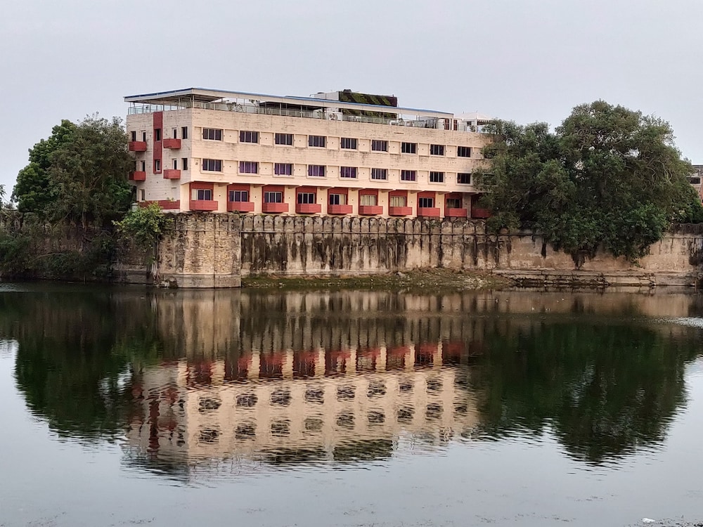 A Lake景观酒店Rajdarshan(A Lake View Hotel Rajdarshan) 图片2