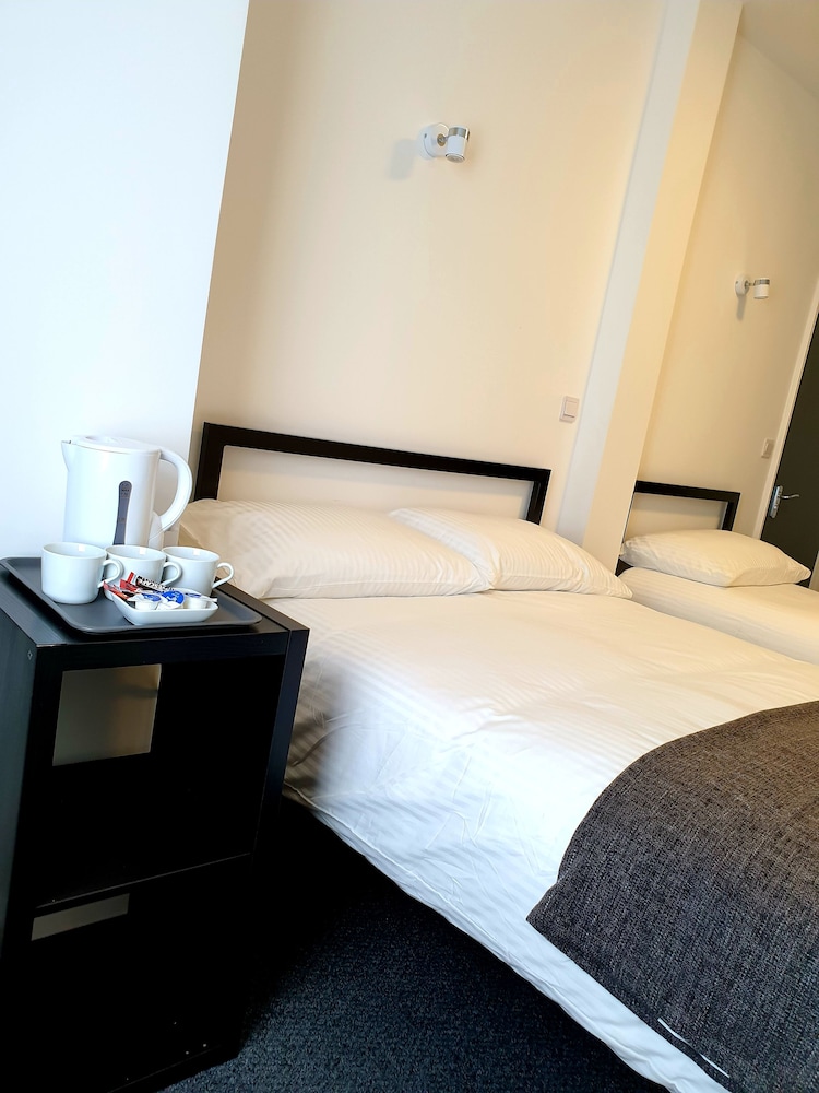 Wanstead Hotel 15/33