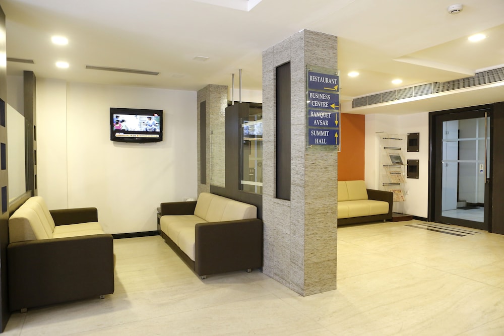Click Hotel Yuvraj 35/46