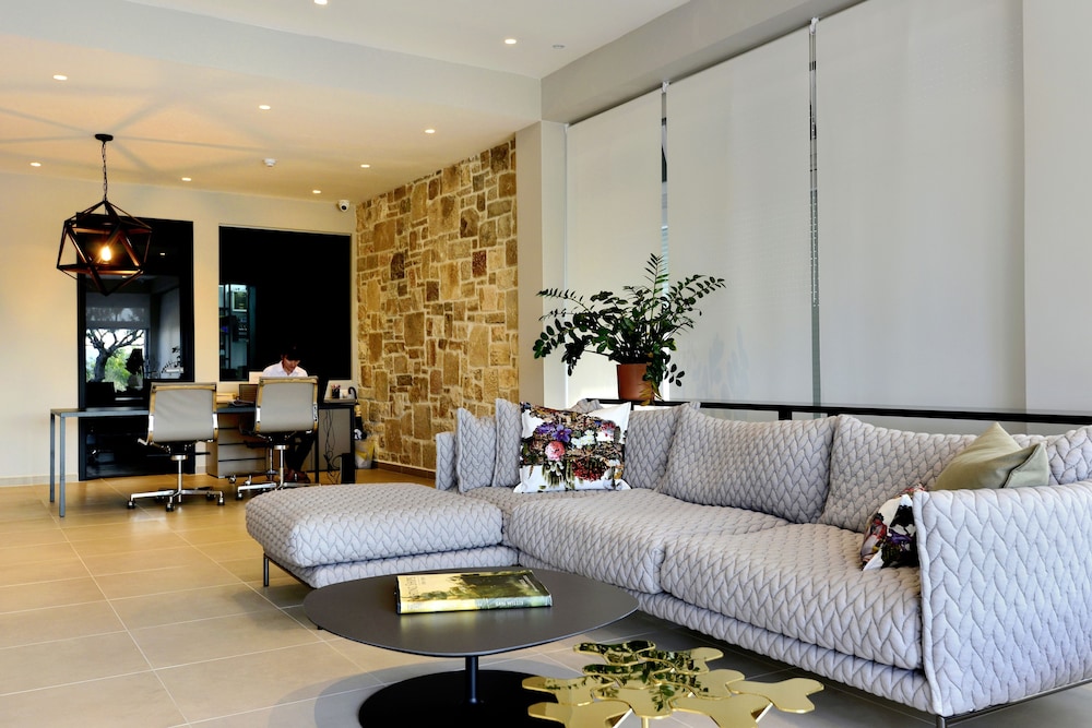 Hotel Osam 27/50
