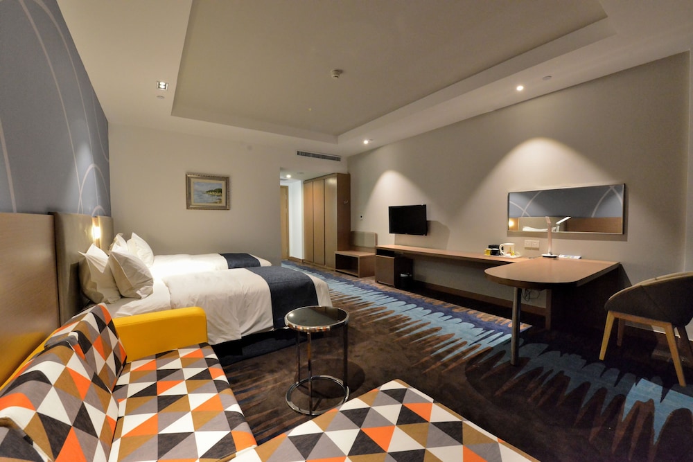 HOLIDAY INN EXPRESS WEIHAI ECONOMIC ZONE 40/54