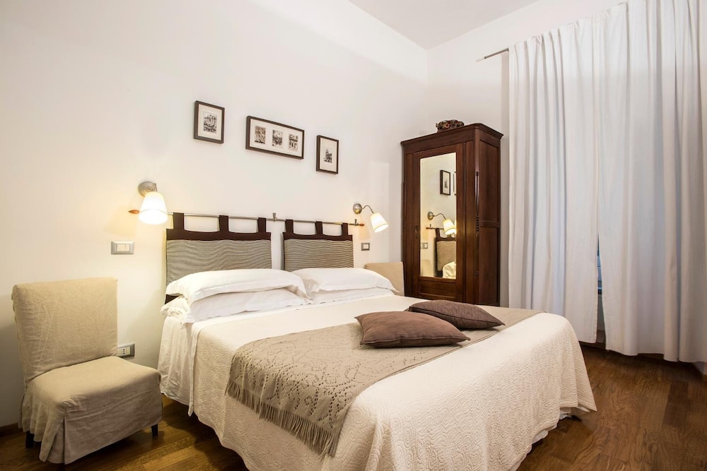 Arco Del Lauro Bed & Breakfast 11/25