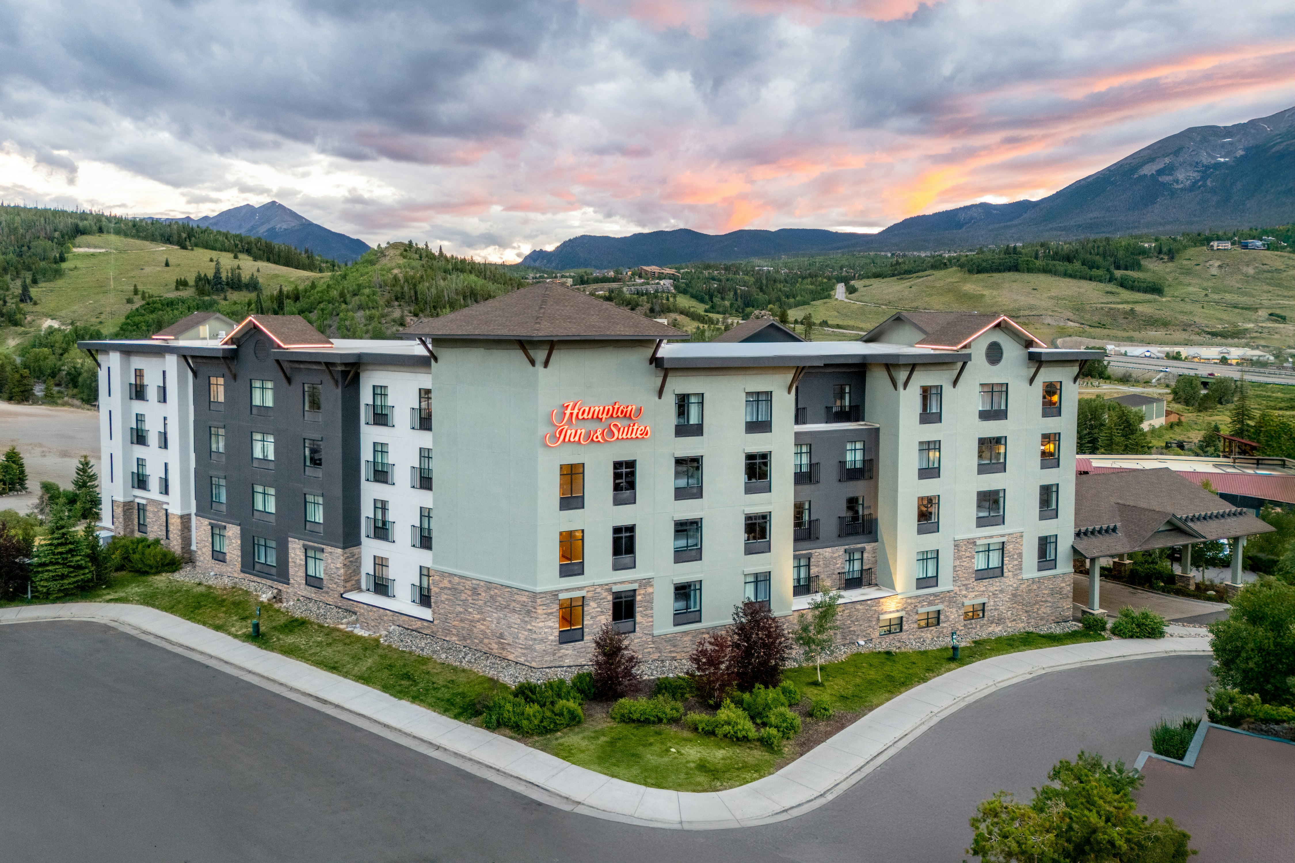 Hampton Inn & Suites Silverthorne 4/50