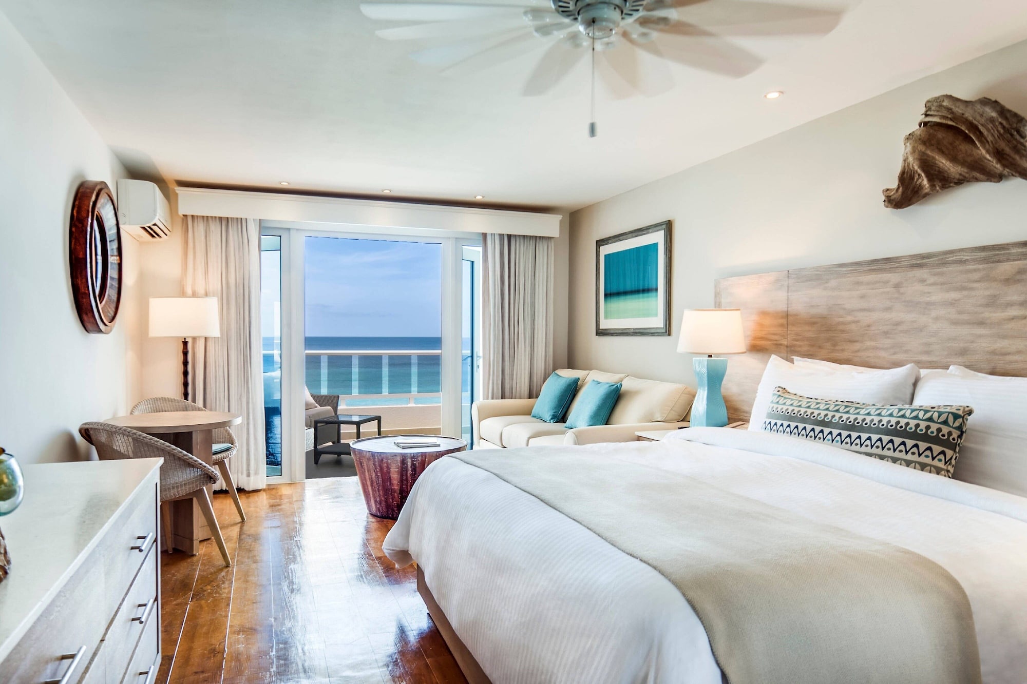 Guest Room, King Bed, Ocean Front, Sofa