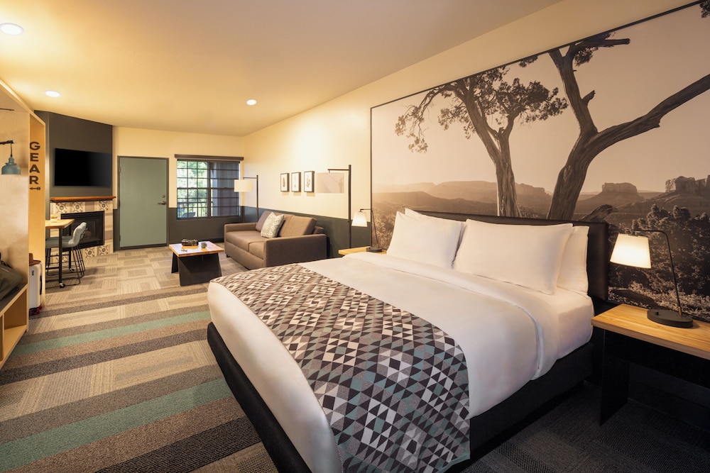 STUDIO, KING BED, SOFA, PATIO
