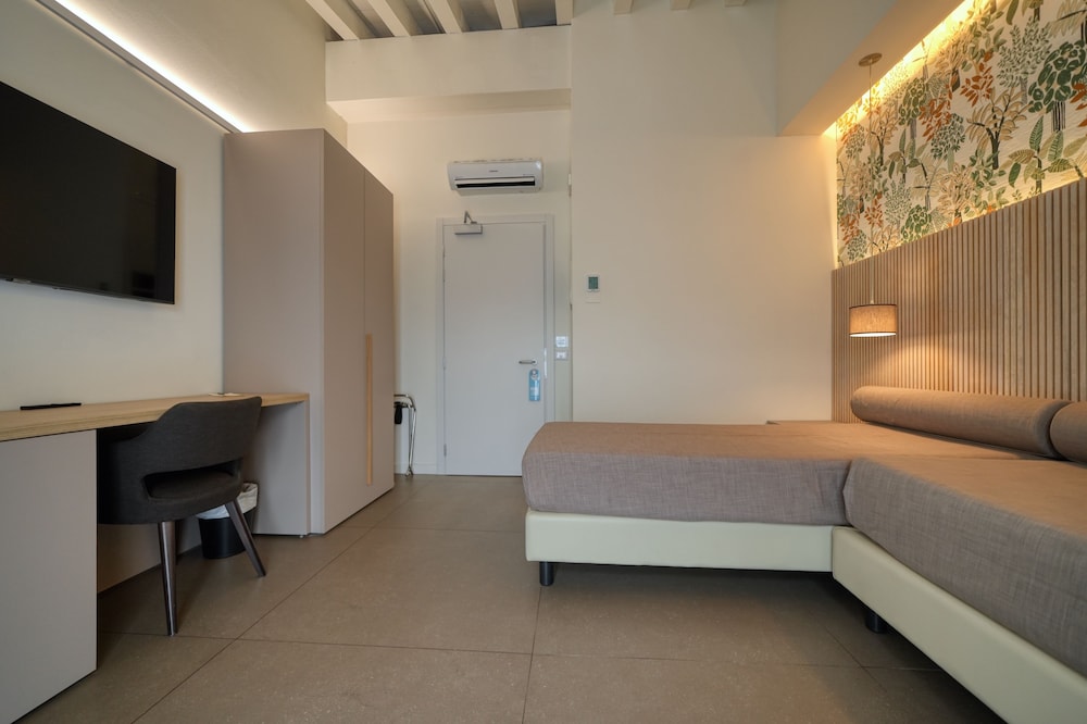 Hotel Palazzo Del Garda (ex Hotel Armony) 32/48