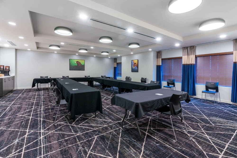 Microtel Inn And Suites By Wyndham Portage La Prairie 26/33