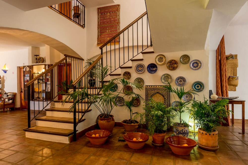 Hotel Los Castanos 10/50