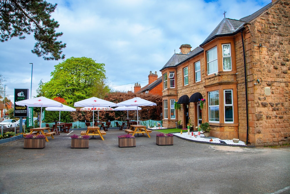 Pine Lodge Hotel & Restaurant Mansfield 45/48