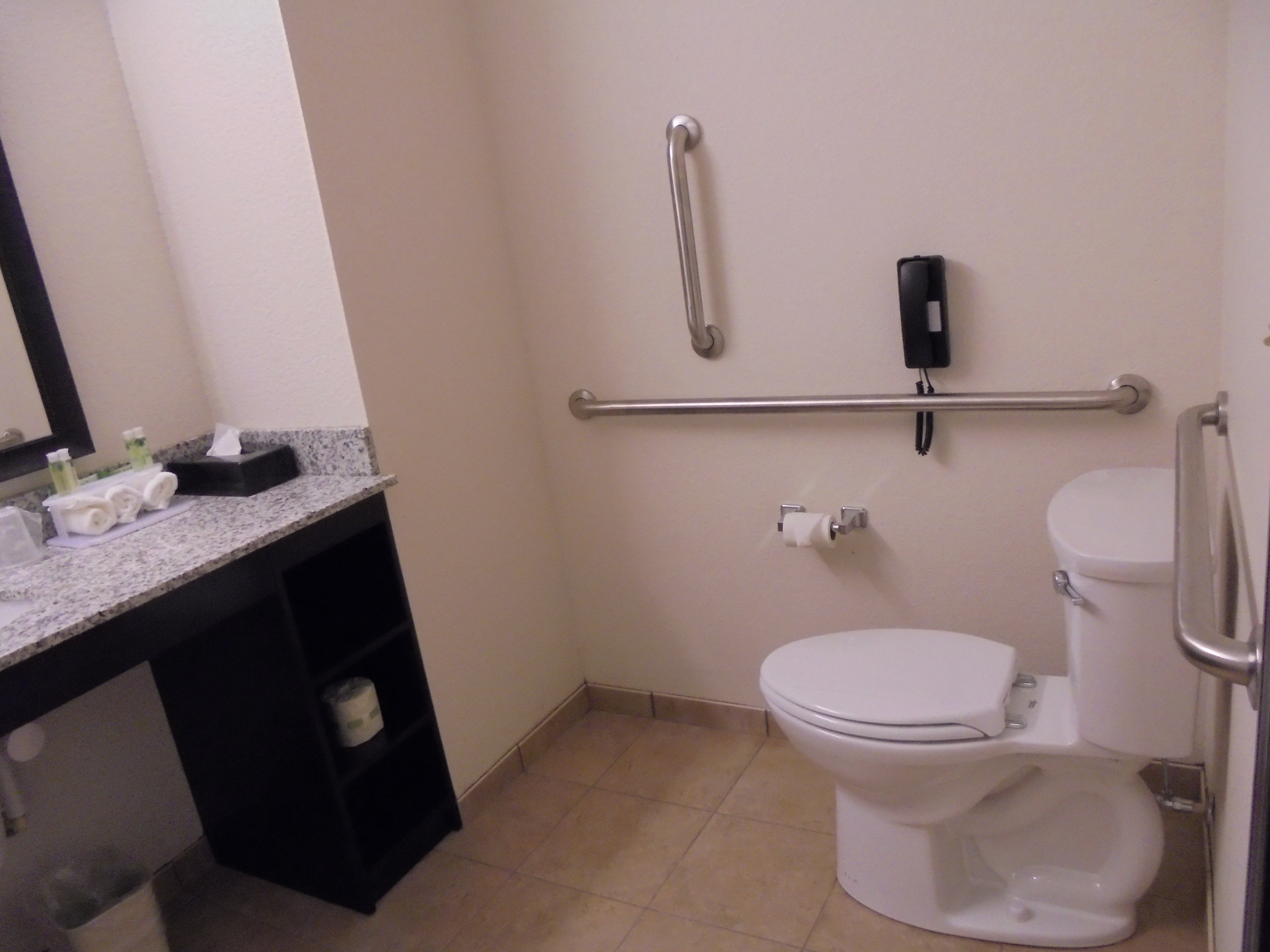 Holiday Inn Express Suites Nevada 62/66