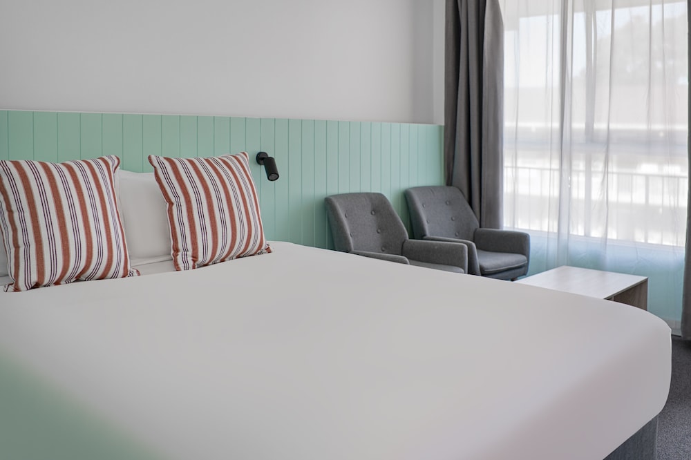GOSFORD PALMS MOTOR INN 24/62