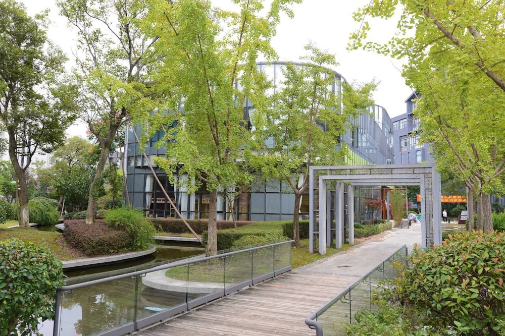 J Trip Youth Hostel 32/37
