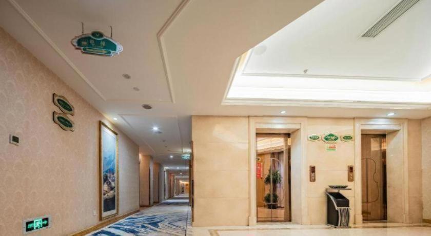 Vienna Hotel (Chengdu Xinfan Furniture City) 34/54