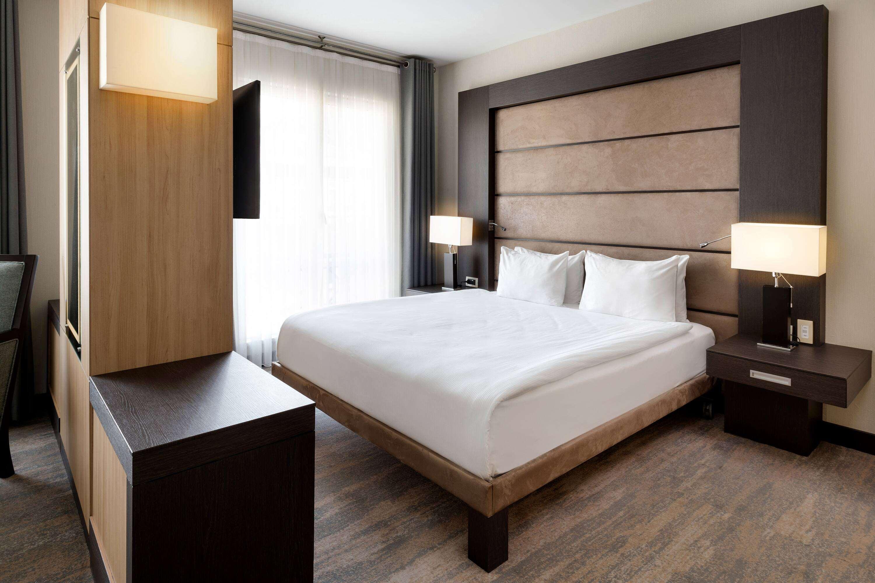 Corner King Suite Room (Non Smoking)