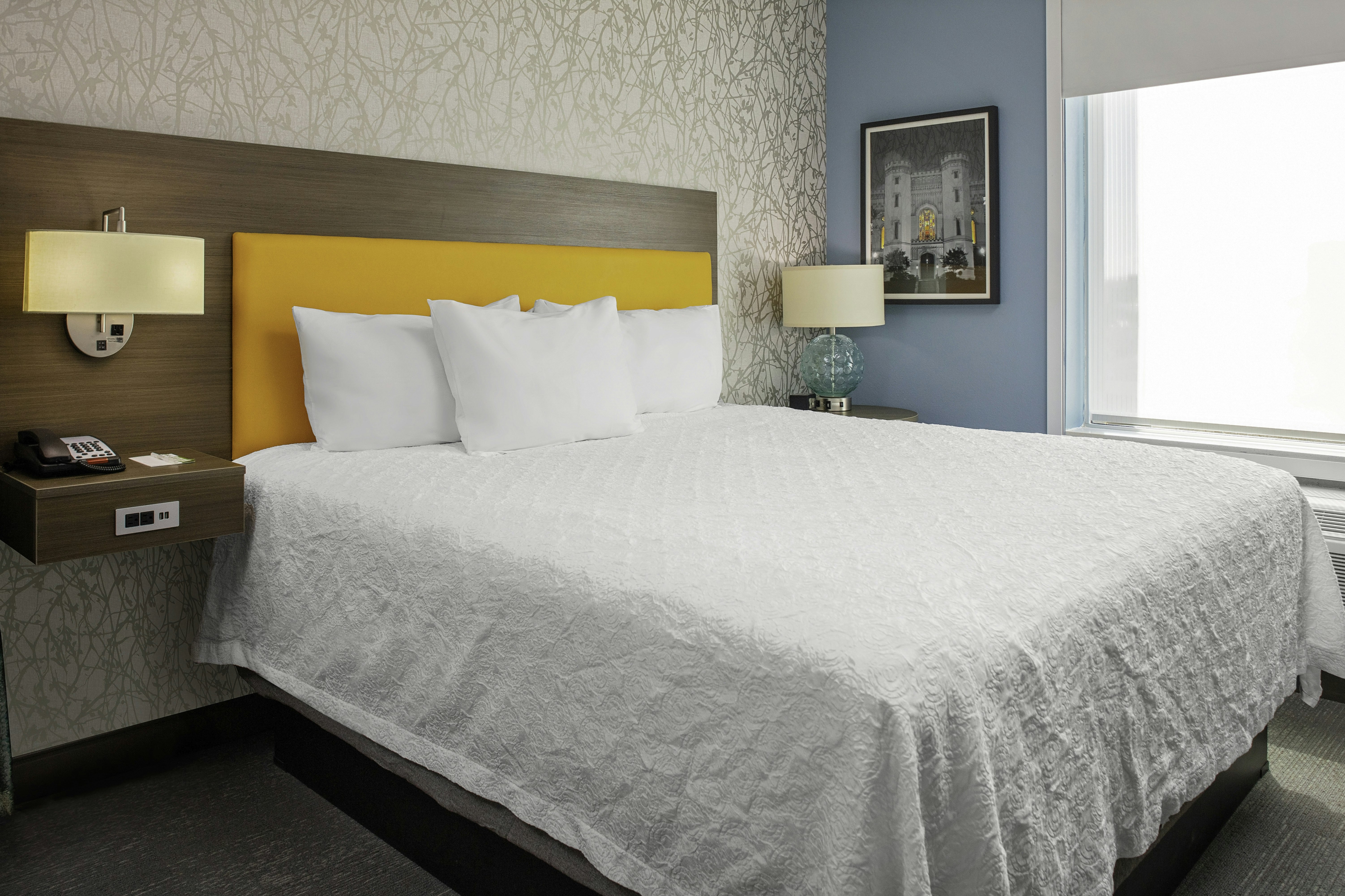 STUDIO, KING BED