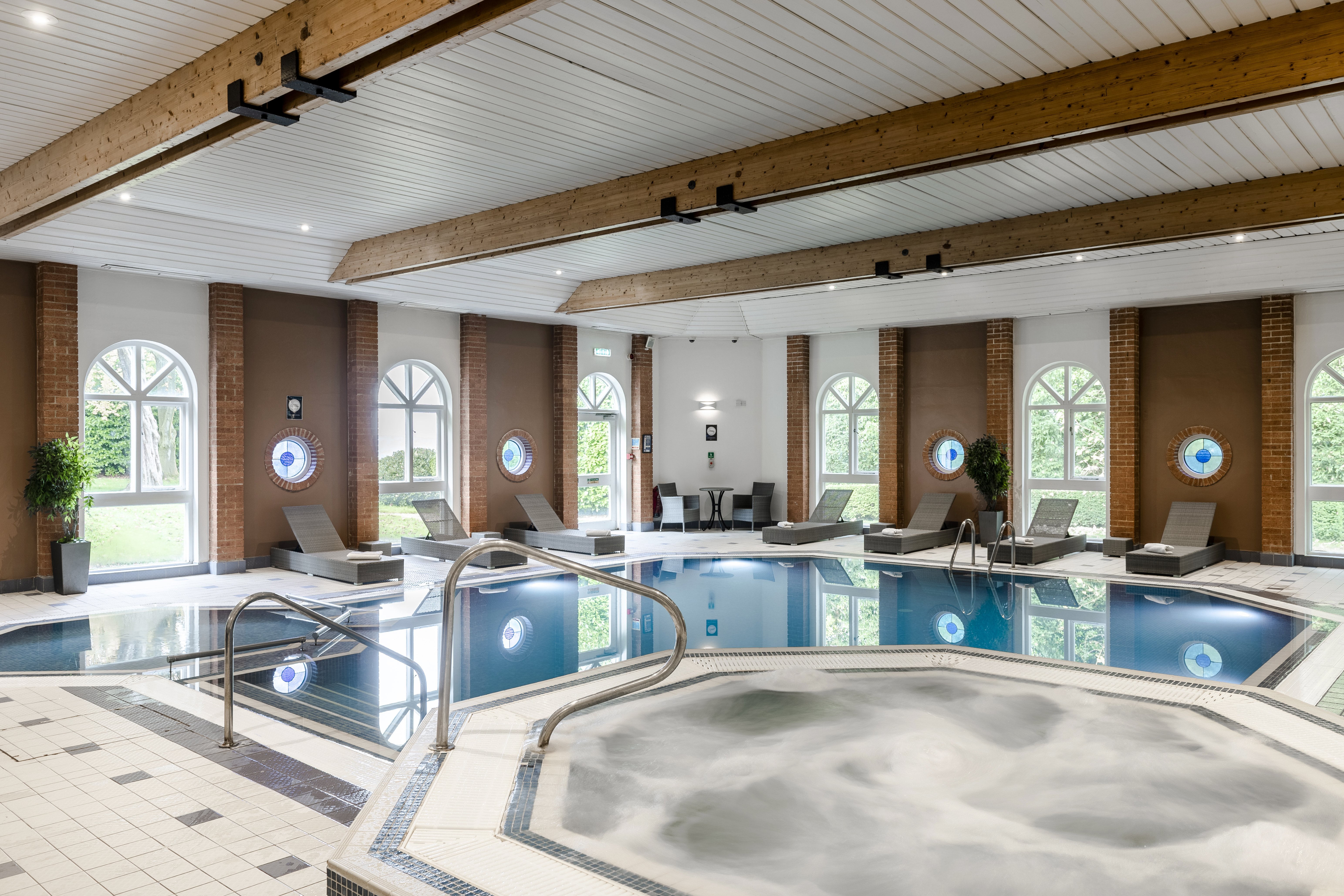 Hogs Back Hotel And Spa 13/26